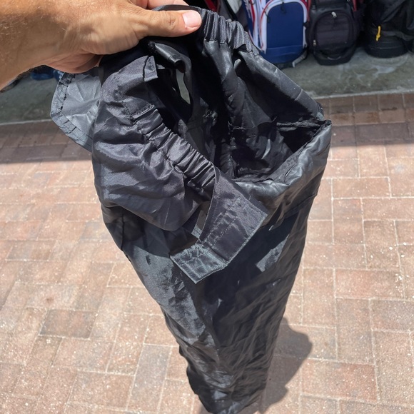 Golf bag rain cover universal model fits all 
With adjustable Velcro straps - Picture 5 of 6